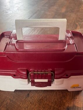 Plano One-Tray Tackle Box 
Red Metallic/Off White Great Conditon